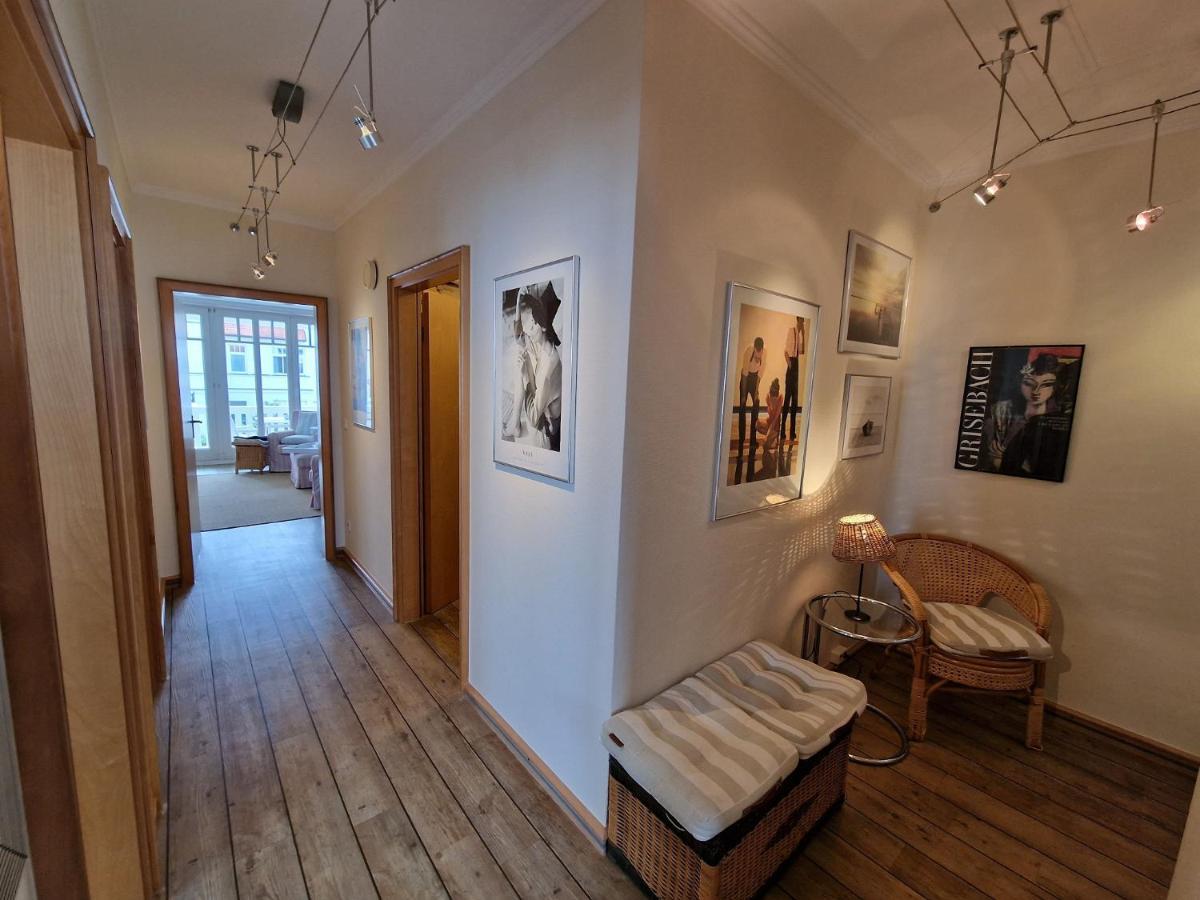 Mit 2 Schlafzimmern Und Balkon Ah 720 Apartment *
